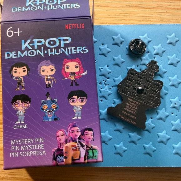 Loungefly K-Pop Demon Hunters Derpy Mystery Box Pin - Picture 3 of 4